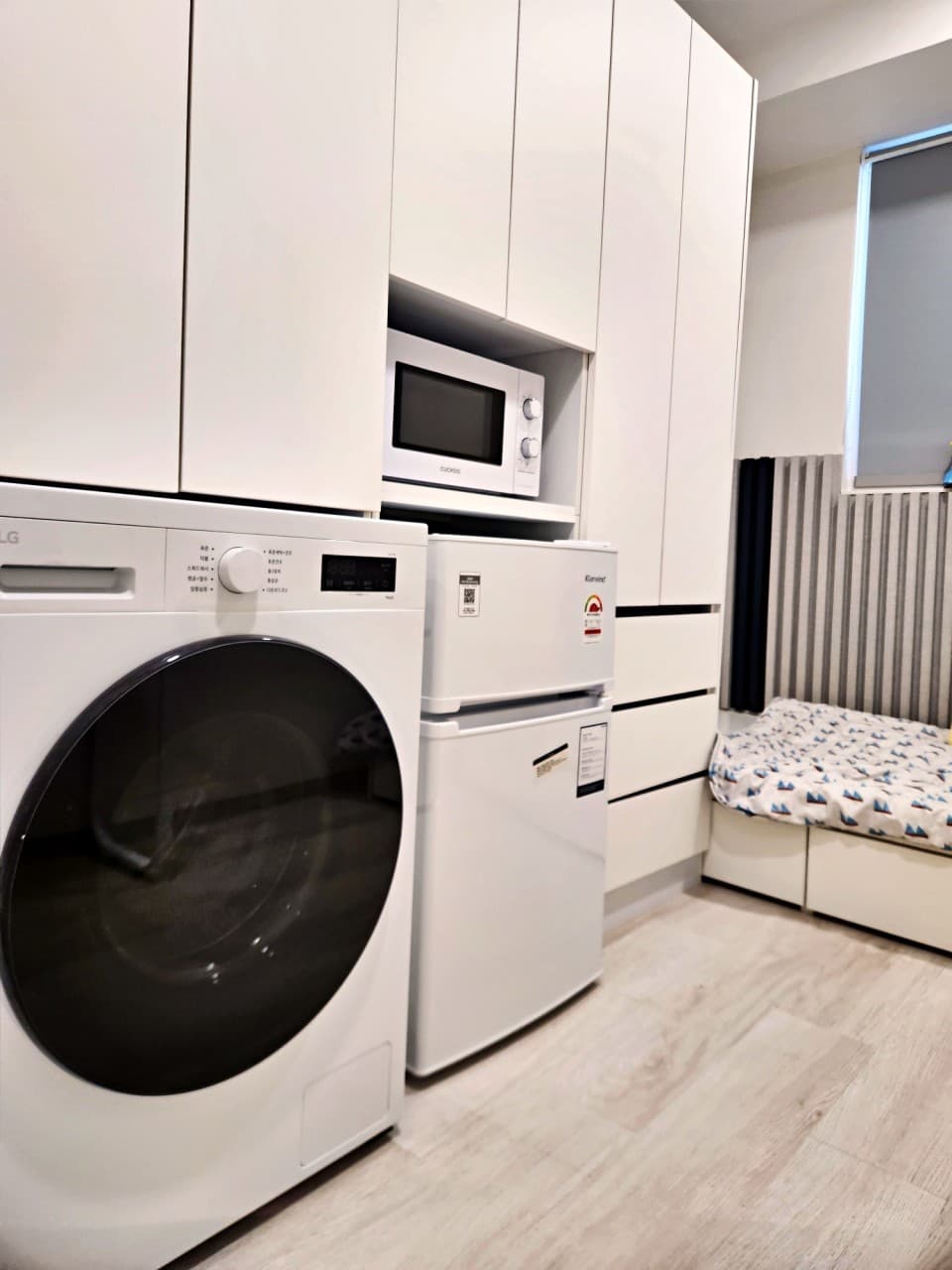 Room C (Deposit 300,000 KRW) — photo 1 of 10