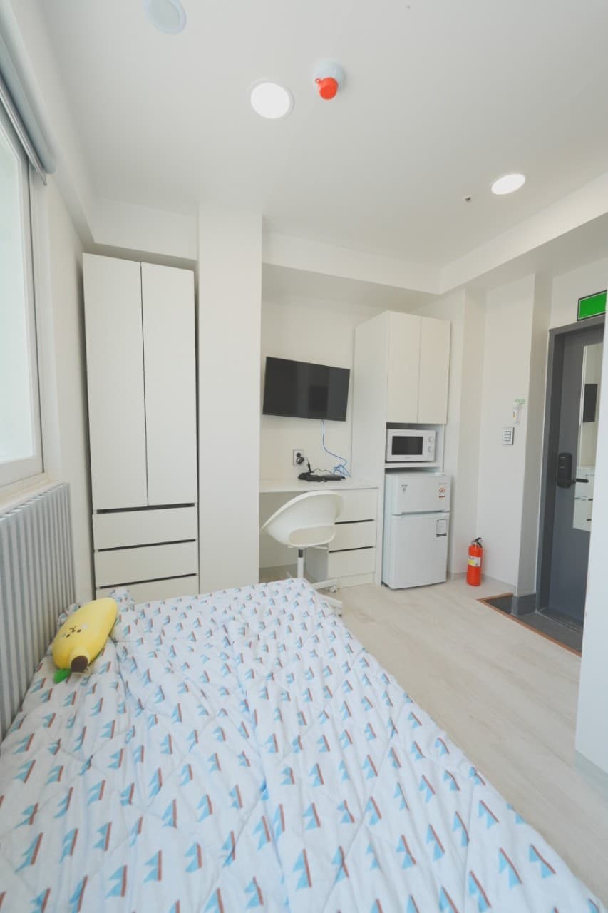 Room C (Deposit 300,000 KRW) — photo 10 of 10
