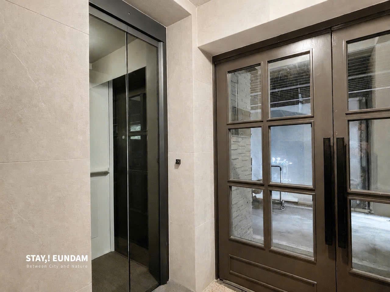 Full Option Private Studio — photo 9 of 9