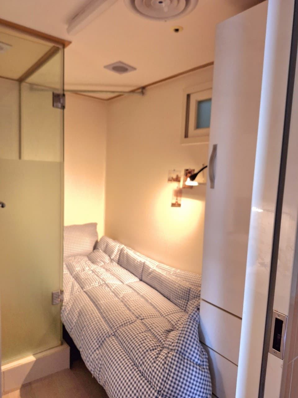 L Room Interior Window Room (Deposit 100,000 Won) — photo 1 of 3