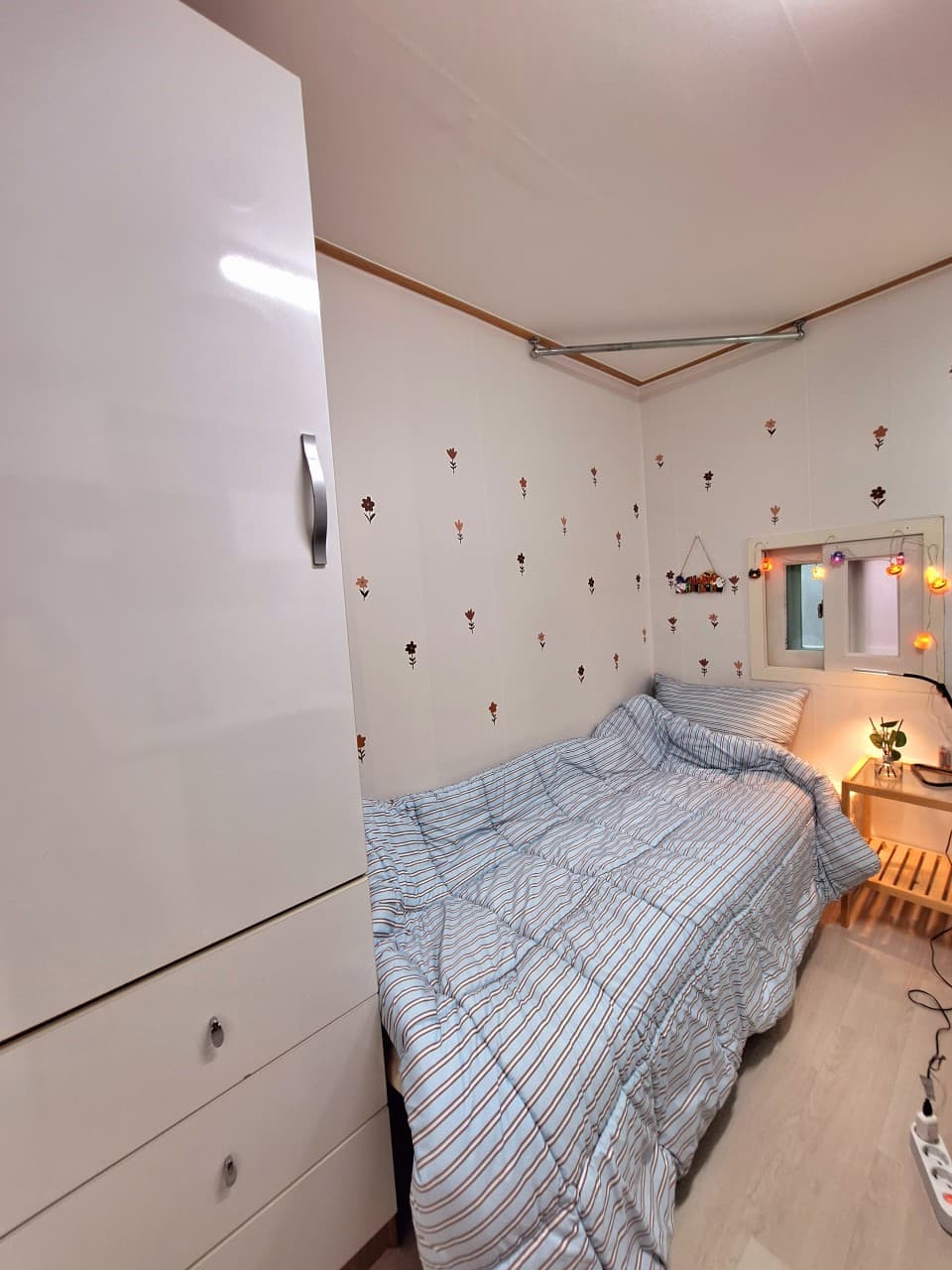 Room I Exterior Window Room (Deposit 100,000 KRW) — photo 2 of 3