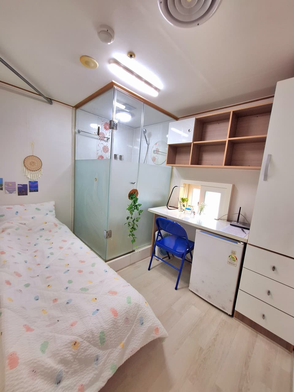 H Room Exterior Window Room (Deposit 100,000 KRW) — photo 1 of 2