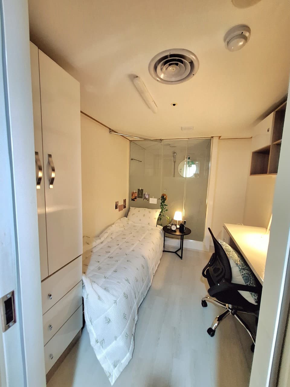 Room G Exterior Window Room (Deposit 100,000 KRW) — photo 1 of 3