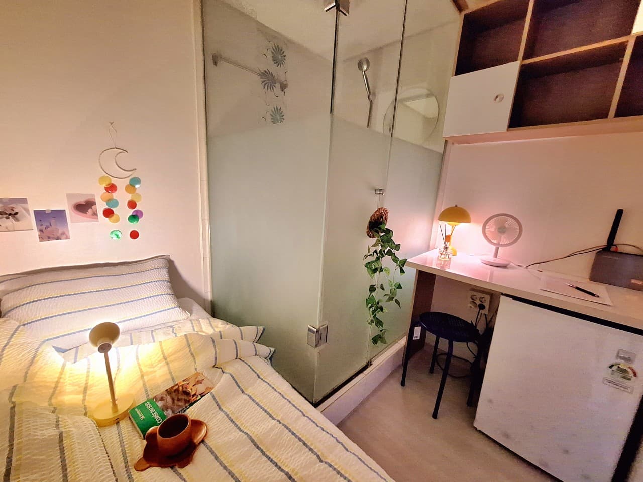 Room F Interior Window Room (Deposit 100,000 Won) — photo 1 of 6