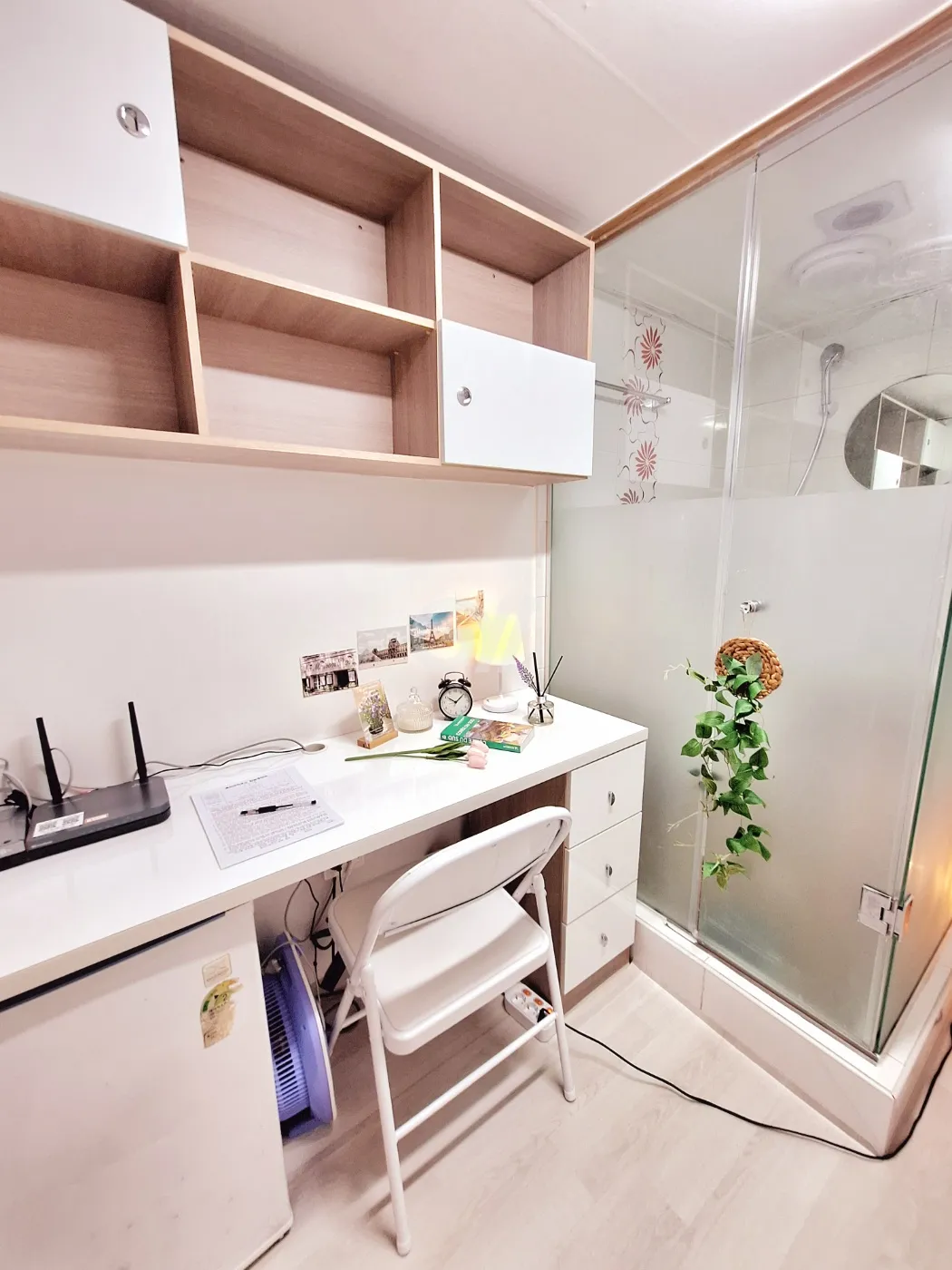 Room D Interior Window Room (Deposit 100,000 Won) — photo 2 of 3