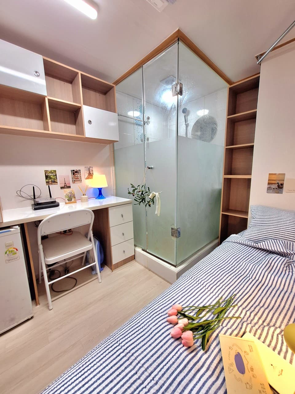 Room B Interior Window Room (Deposit 100,000 KRW) — photo 1 of 3