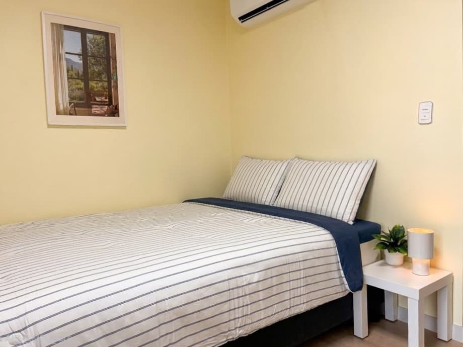 4F6 4-min Walk from Anguk Station Gyeongbokgung Insadong New Building Elevator Spacious Studio Queen Bed 2 Guests — photo 1 of 16