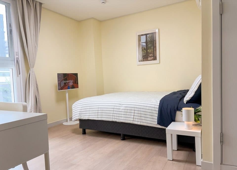4F6 4-min Walk from Anguk Station Gyeongbokgung Insadong New Building Elevator Spacious Studio Queen Bed 2 Guests — photo 2 of 16