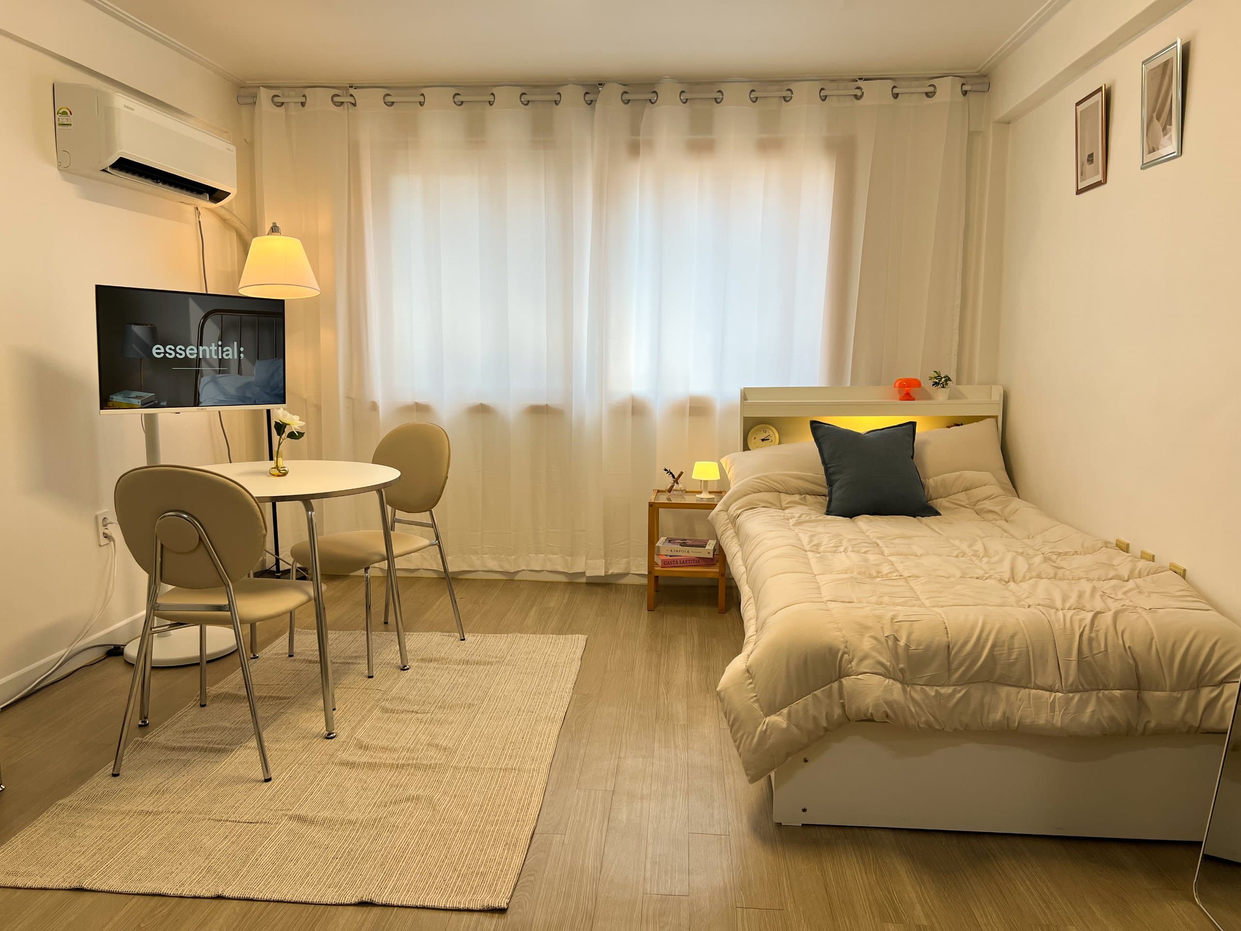 Room 301 β photo 1 of 18