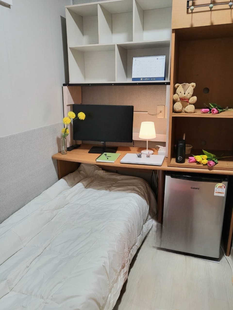 External Window (Mini Room) - Deposit 100,000 Won — photo 2 of 2