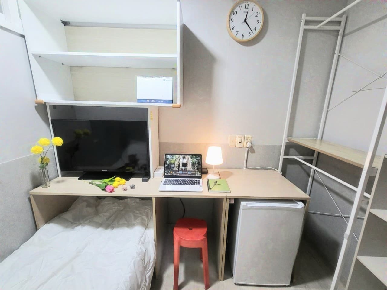 Studio Type (Deposit: 100,000 Won) — photo 2 of 2