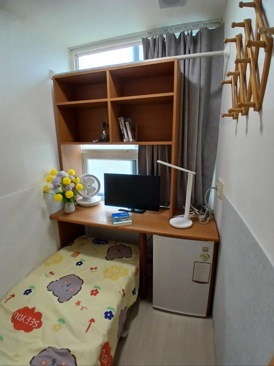 Interior Window (Mini Room) - Deposit 100,000 Won — photo 1 of 2