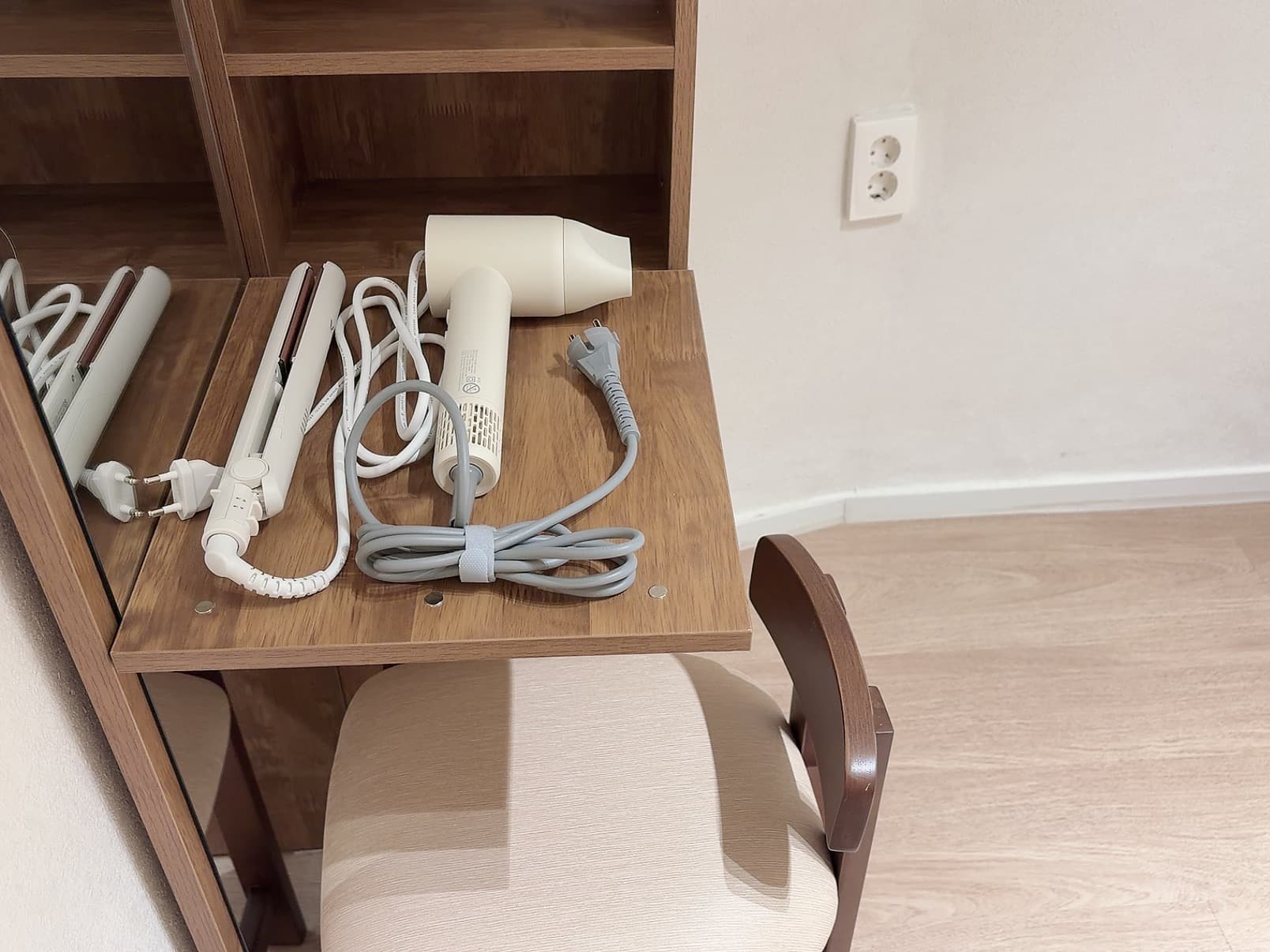 dwell | 2 room 2 bed — photo 12 of 12