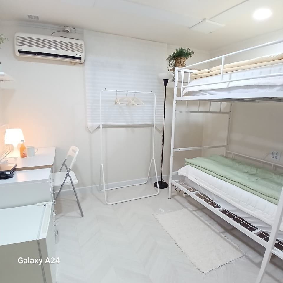 Double Room (Extra person: 100,000 KRW) — photo 1 of 4