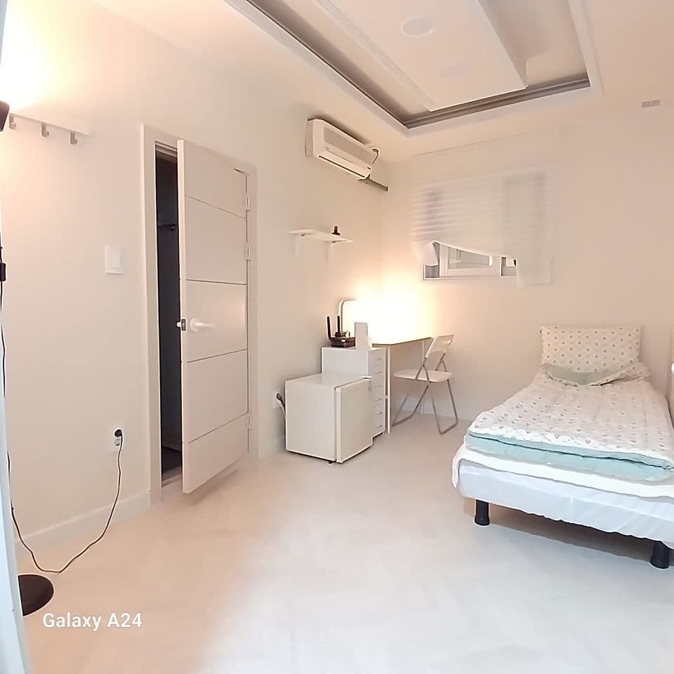 처음하우스 홍제동점 — photo 2 of 25