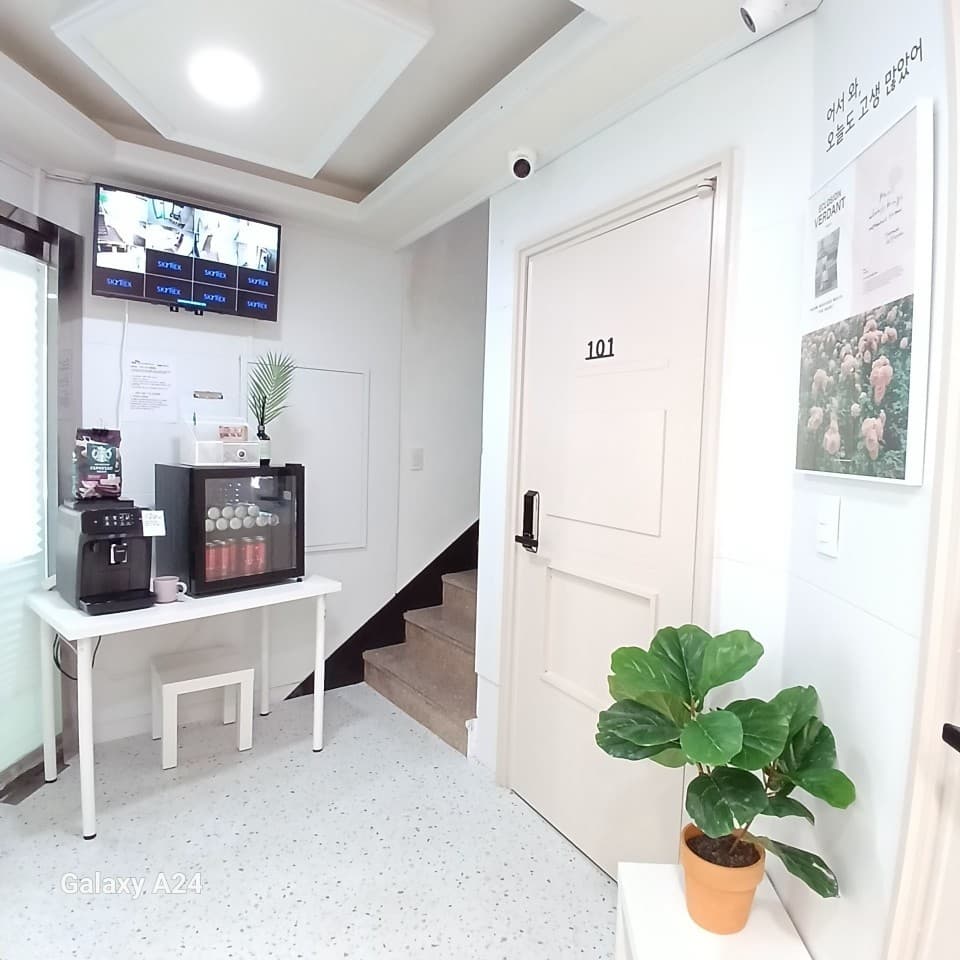 처음하우스 홍제동점 — photo 25 of 25