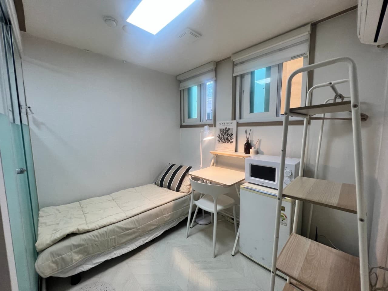 Premium (100,000 Won Deposit) — photo 1 of 7