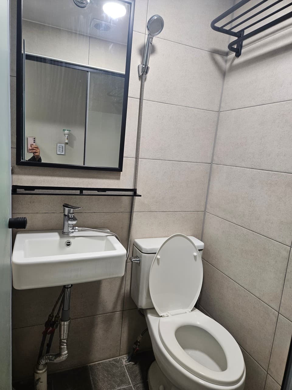 Suite (Deposit 300,000 won) — photo 2 of 12
