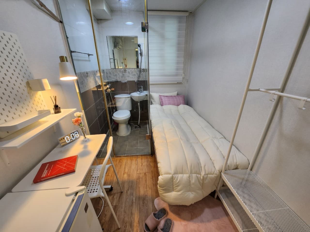 Inner Window Standard (Deposit 100,000 won) — photo 1 of 4