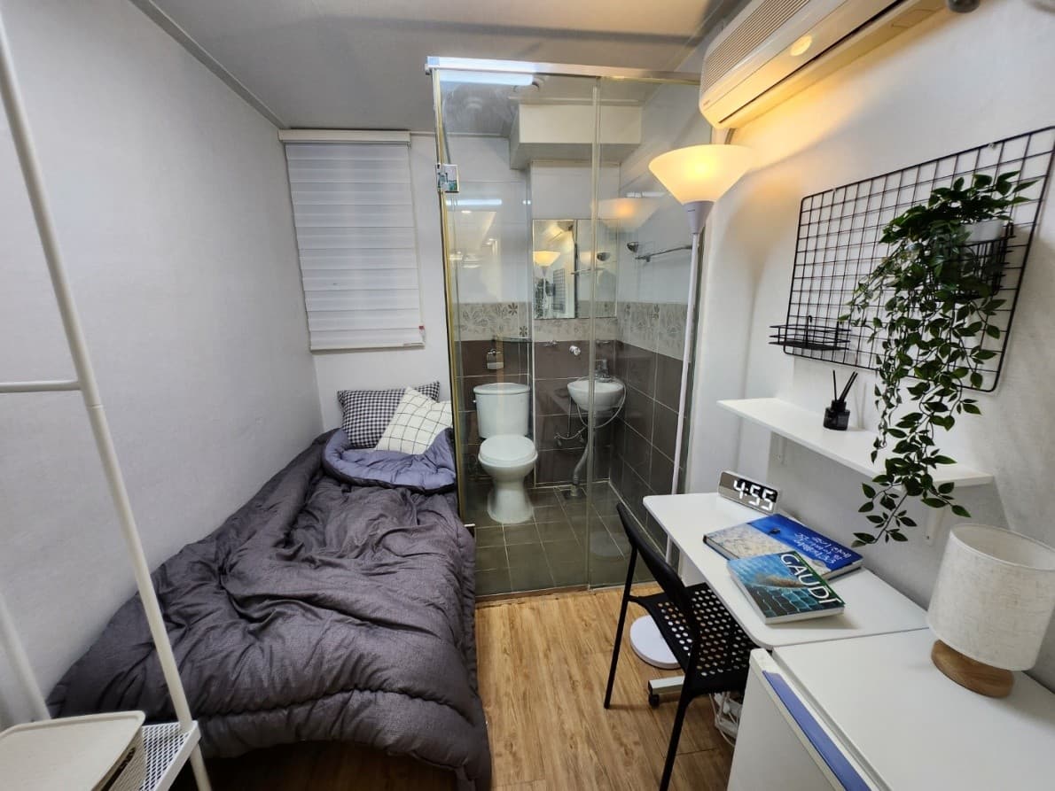 External Window Deluxe (Deposit 100,000 KRW) — photo 1 of 3
