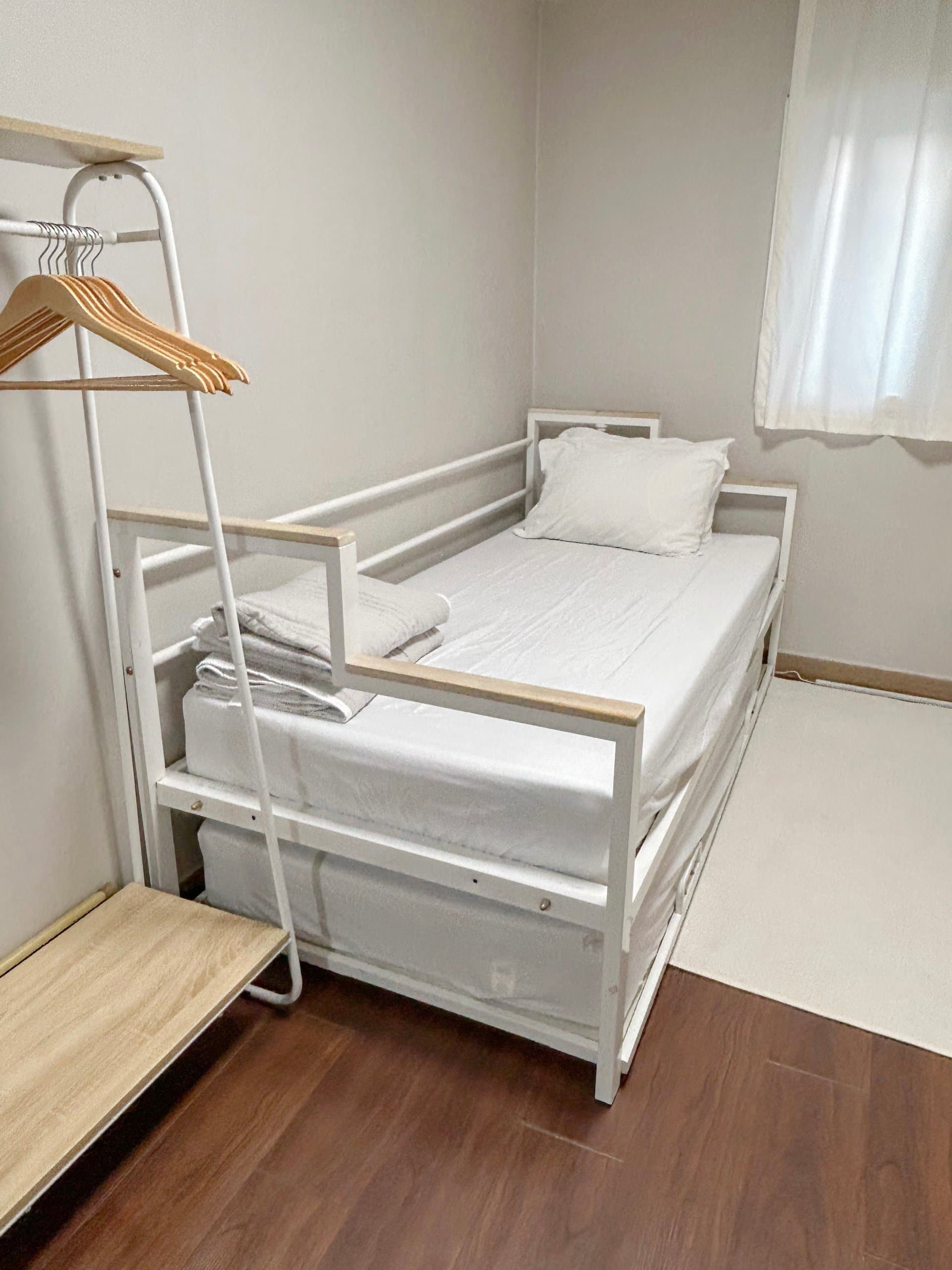 Room 1 — photo 2 of 12