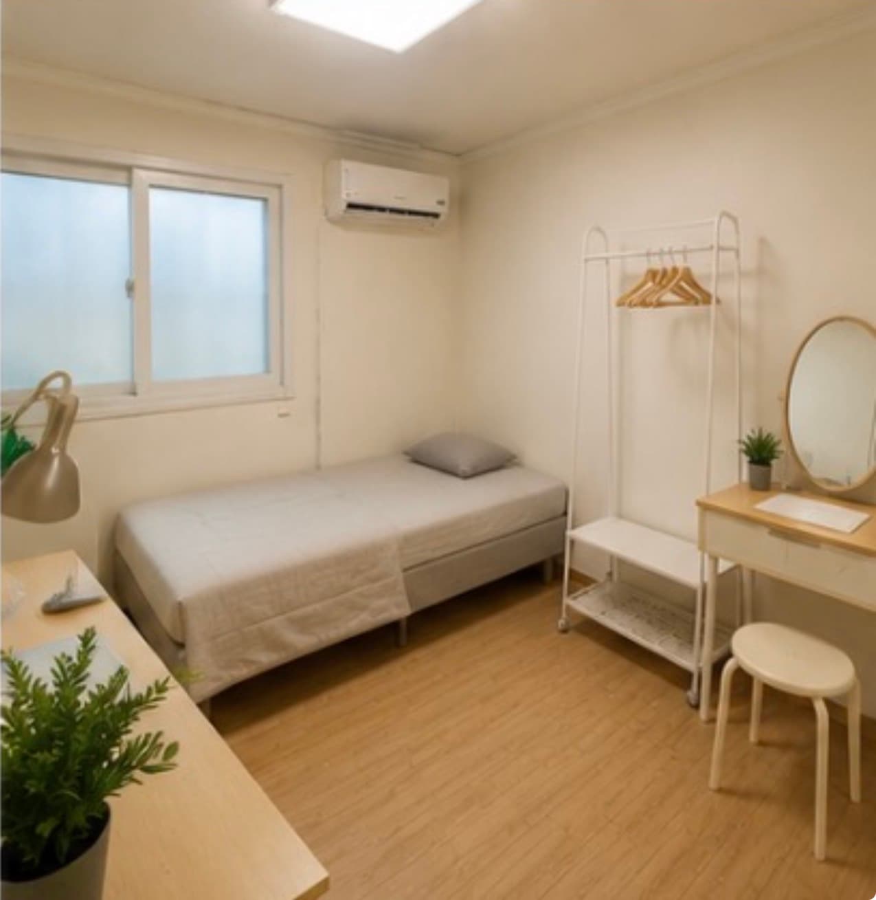 Room2 — photo 1 of 2