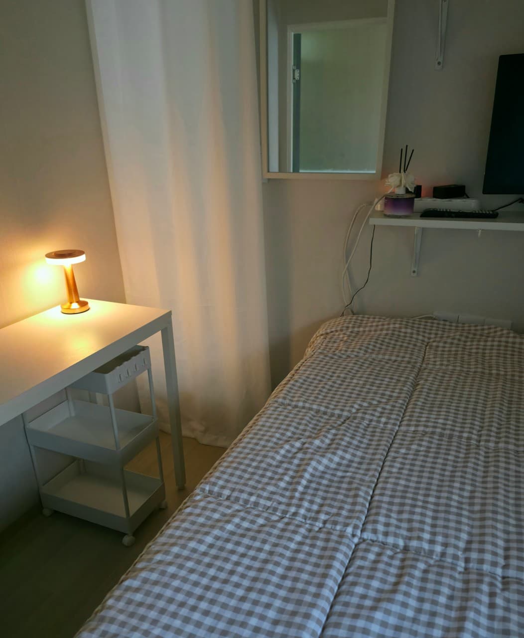 Naechang White Room / Naechang Beige Room / Naechang B Room --- Deposit 70,000 KRW — photo 2 of 13