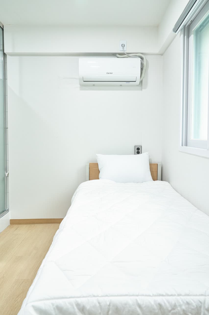 Suite City View (Studio) / Suite Veranda (Studio) -- Deposit 300,000 KRW — photo 1 of 6