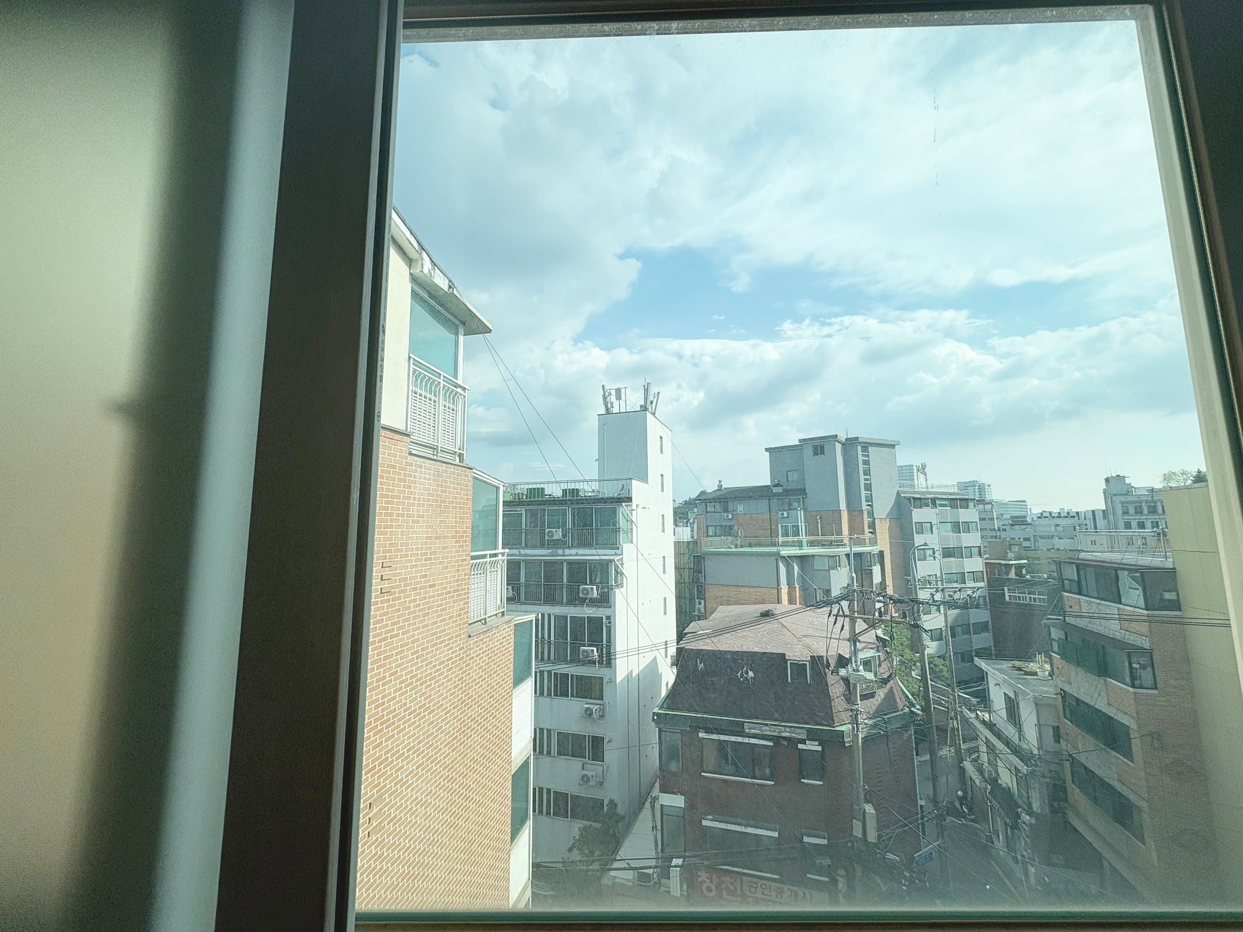 홍대 근처 풀옵션 원룸 (개별 단독룸) — photo 2 of 2