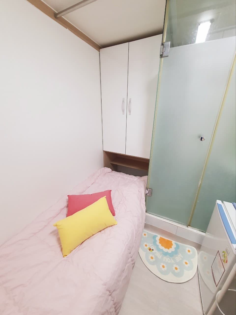 Clean Mini Room with Exterior Window - Deposit 50,000 Won — photo 1 of 3