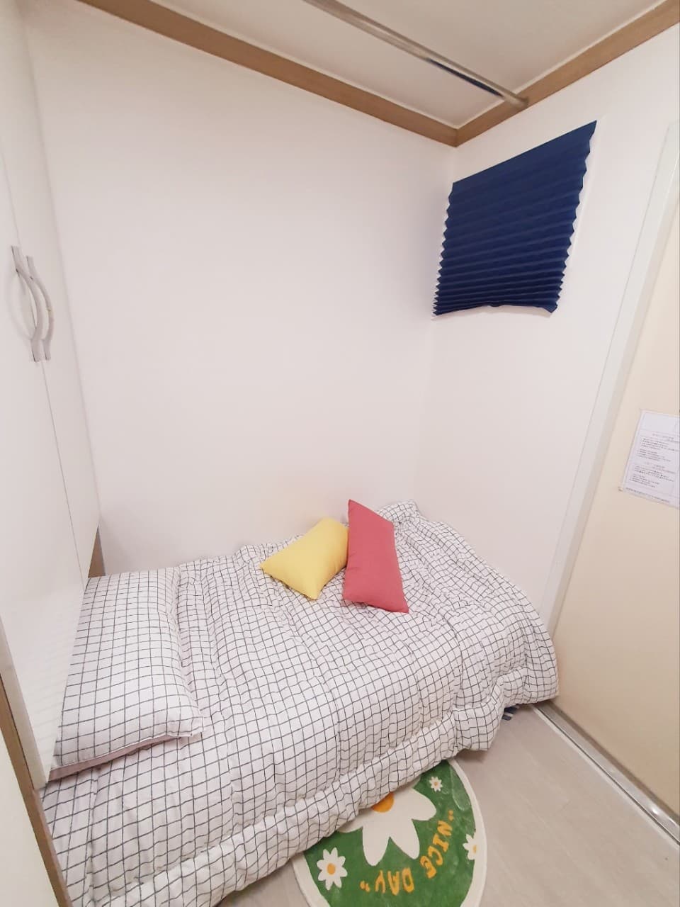 Clean Mini Room with Exterior Window - Deposit 50,000 Won — photo 2 of 3