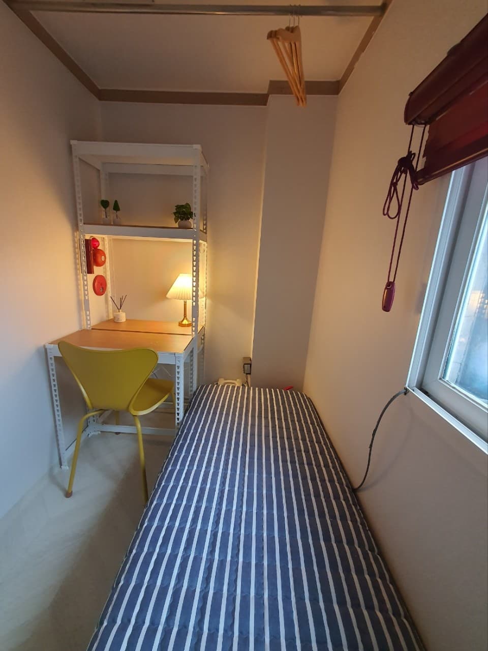 Mini Room C Exterior Window -- Deposit 30,000 Won — photo 1 of 3