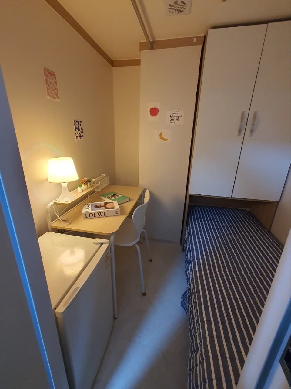 Mini Room C Exterior Window -- Deposit 30,000 Won — photo 2 of 3
