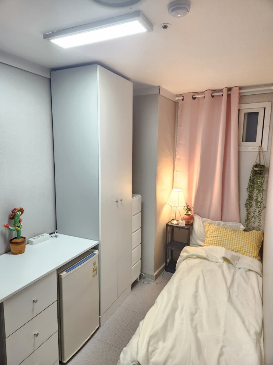 Mini Room with Exterior Window (Deposit: 100,000 KRW) — photo 1 of 9