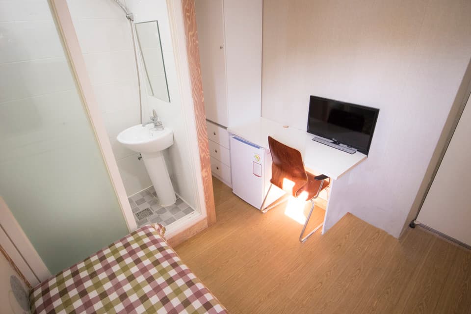 Studio Type (350,000–550,000 KRW) — photo 2 of 18