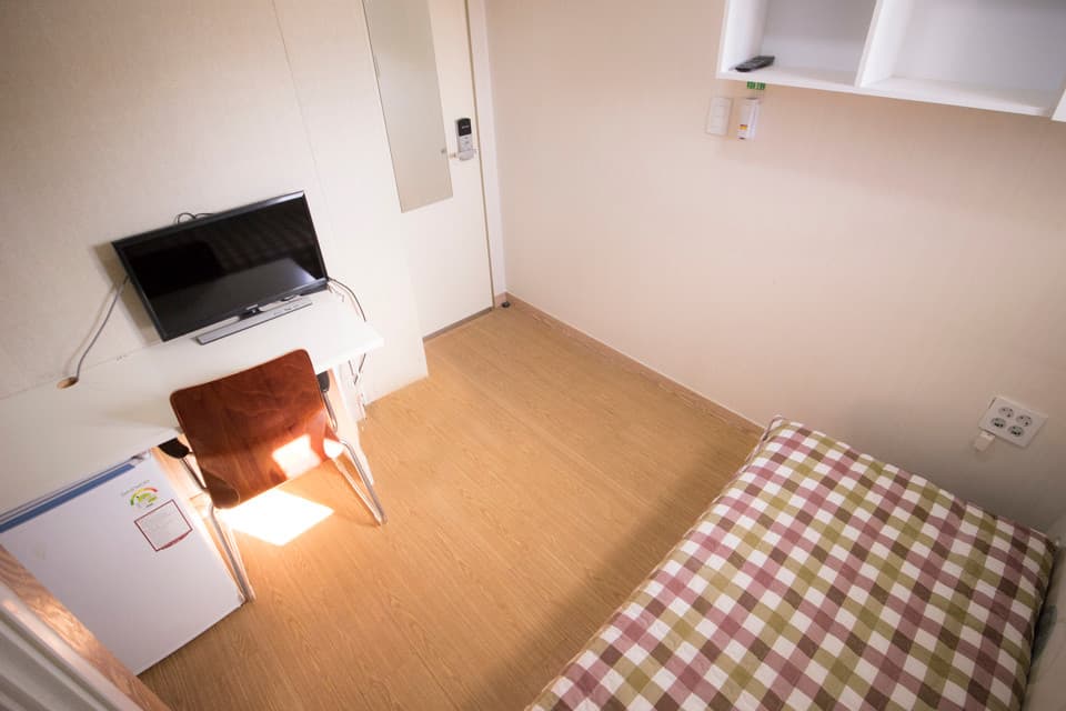 Studio Type (350,000–550,000 KRW) — photo 1 of 18