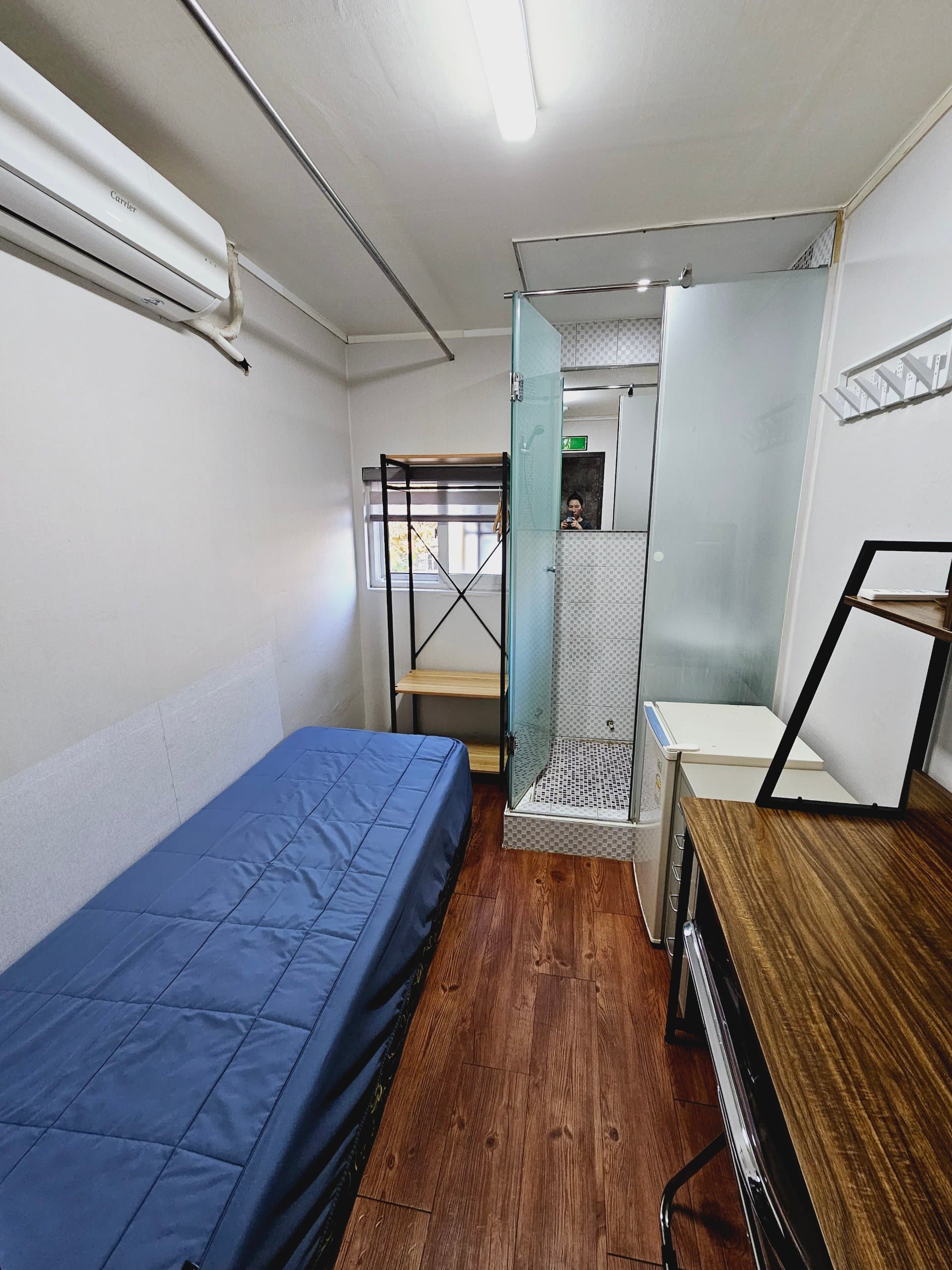 ROOM B — photo 1 of 2