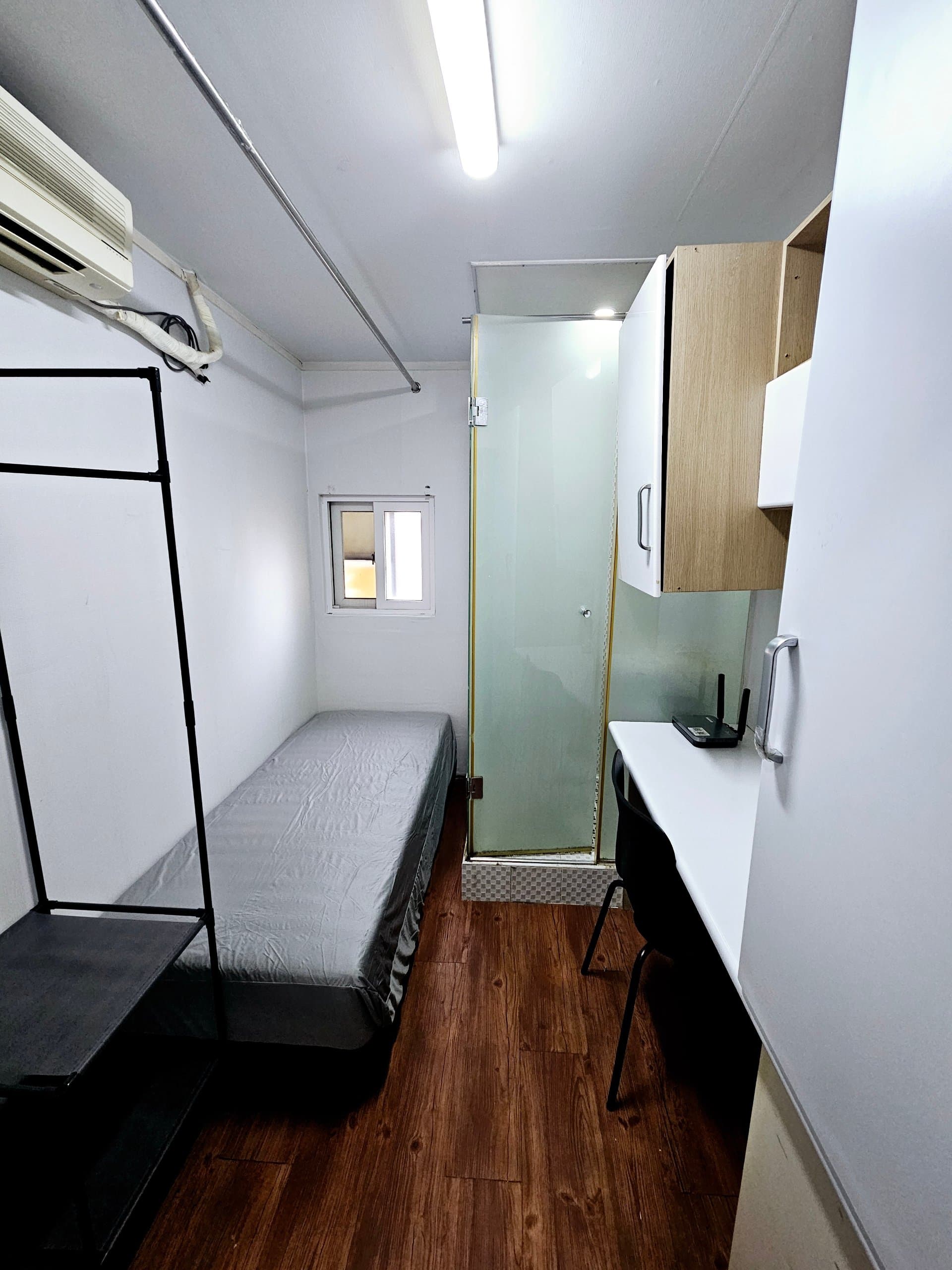 ROOM B — photo 2 of 2