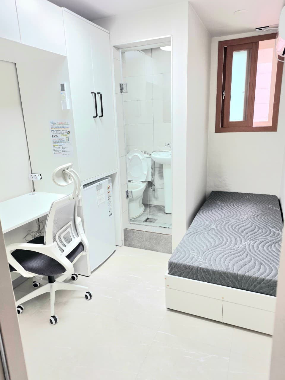 6th Floor Studio (Deposit 300,000 Won) — photo 1 of 6