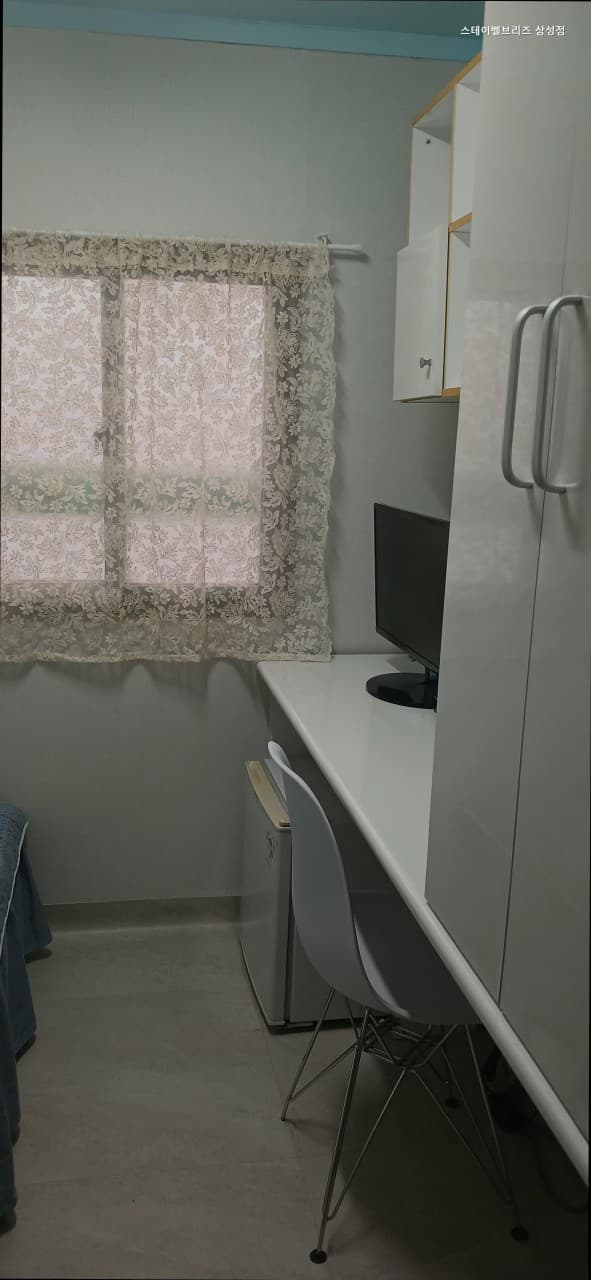 Shower Room - Inner Window (Deposit 100,000 KRW) — photo 2 of 13