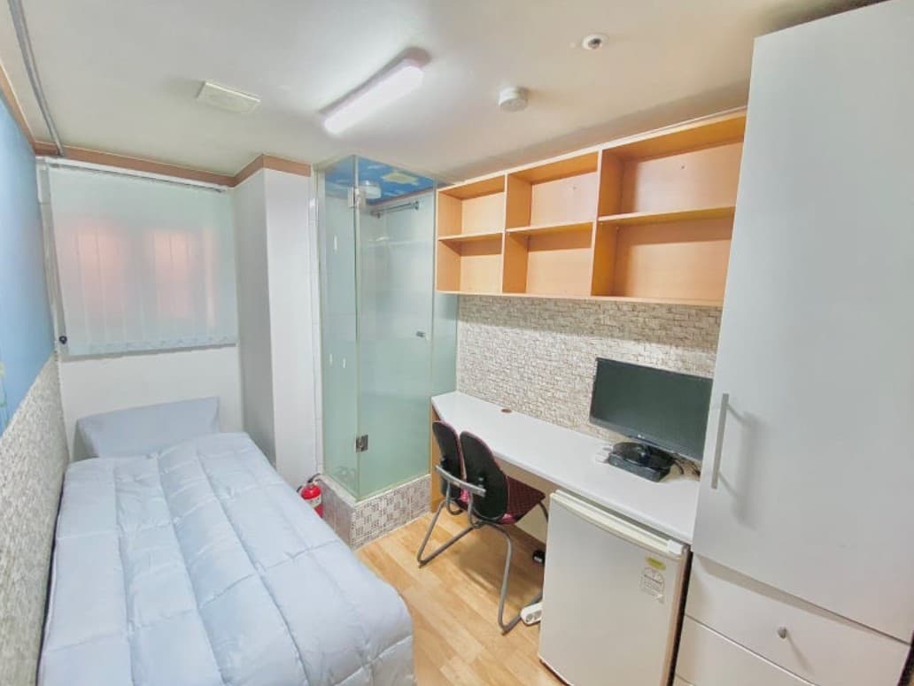 Shower Room — photo 1 of 10
