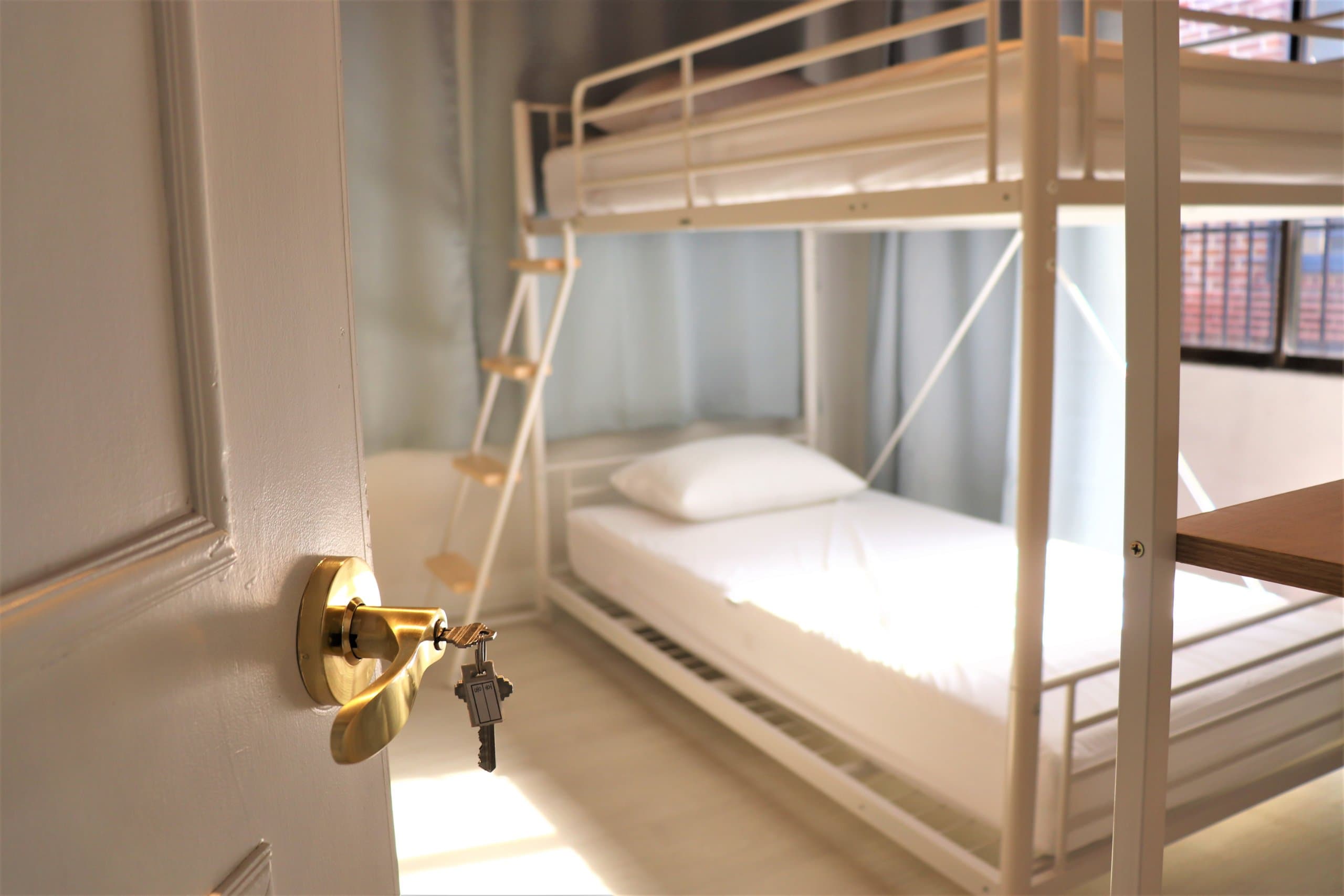 Room B โ photo 1 of 12
