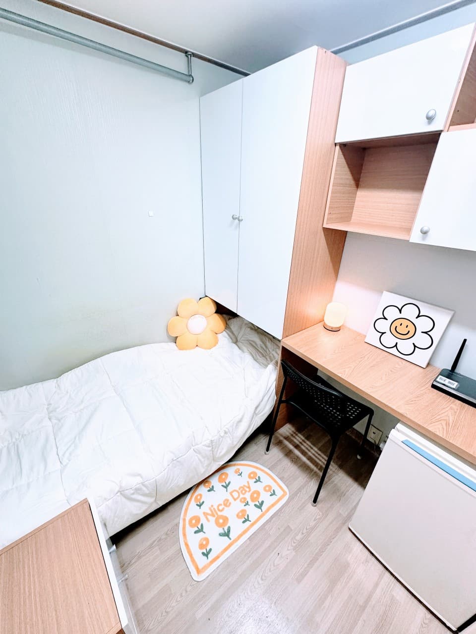 Mini Inner Window (Deposit 100,000 Won) — photo 1 of 4