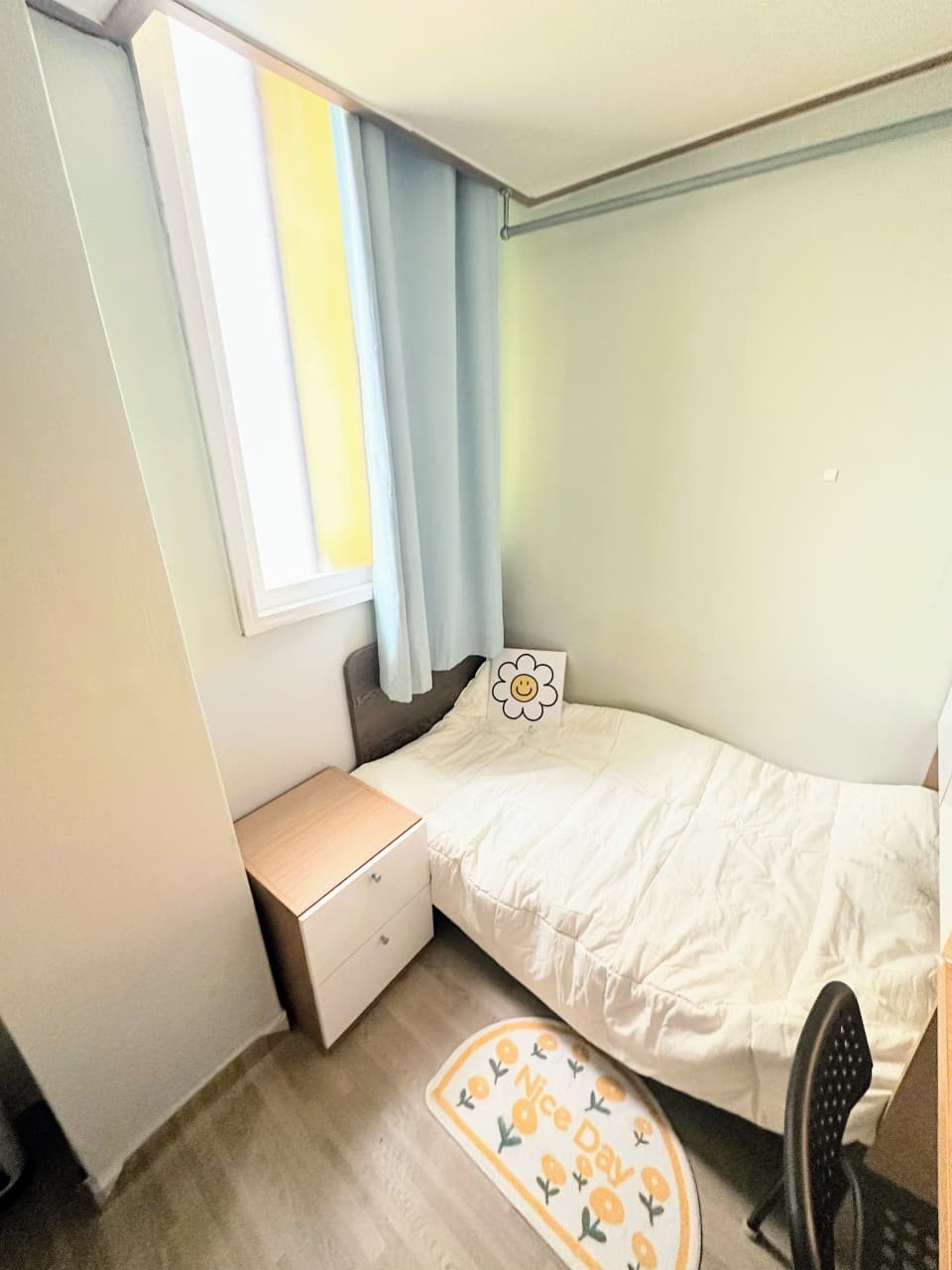 Mini Room with Exterior Window (Deposit 100,000 KRW) — photo 1 of 5