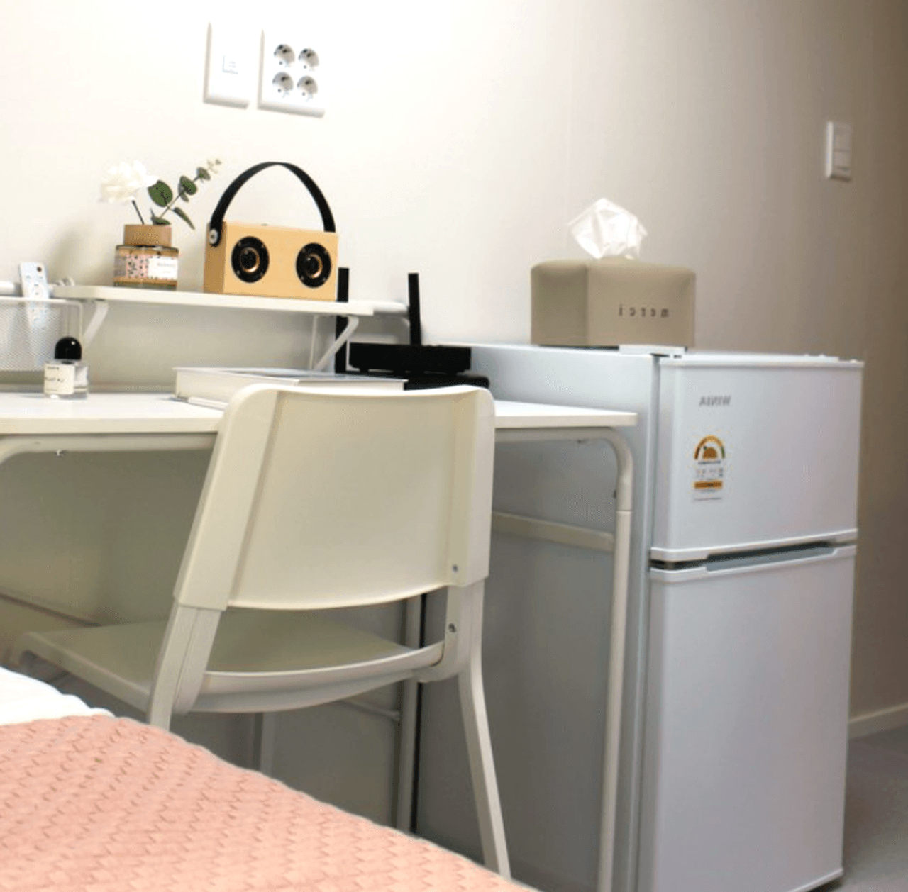 Deluxe Studio Basic (Large Window/Washer-Dryer) -- Deposit 300,000 KRW — photo 16 of 16
