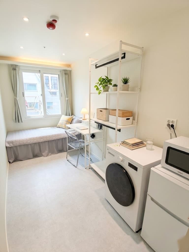 Suite Premium (Large Room/Washer-Dryer) -- Deposit (300,000 KRW) — photo 1 of 22