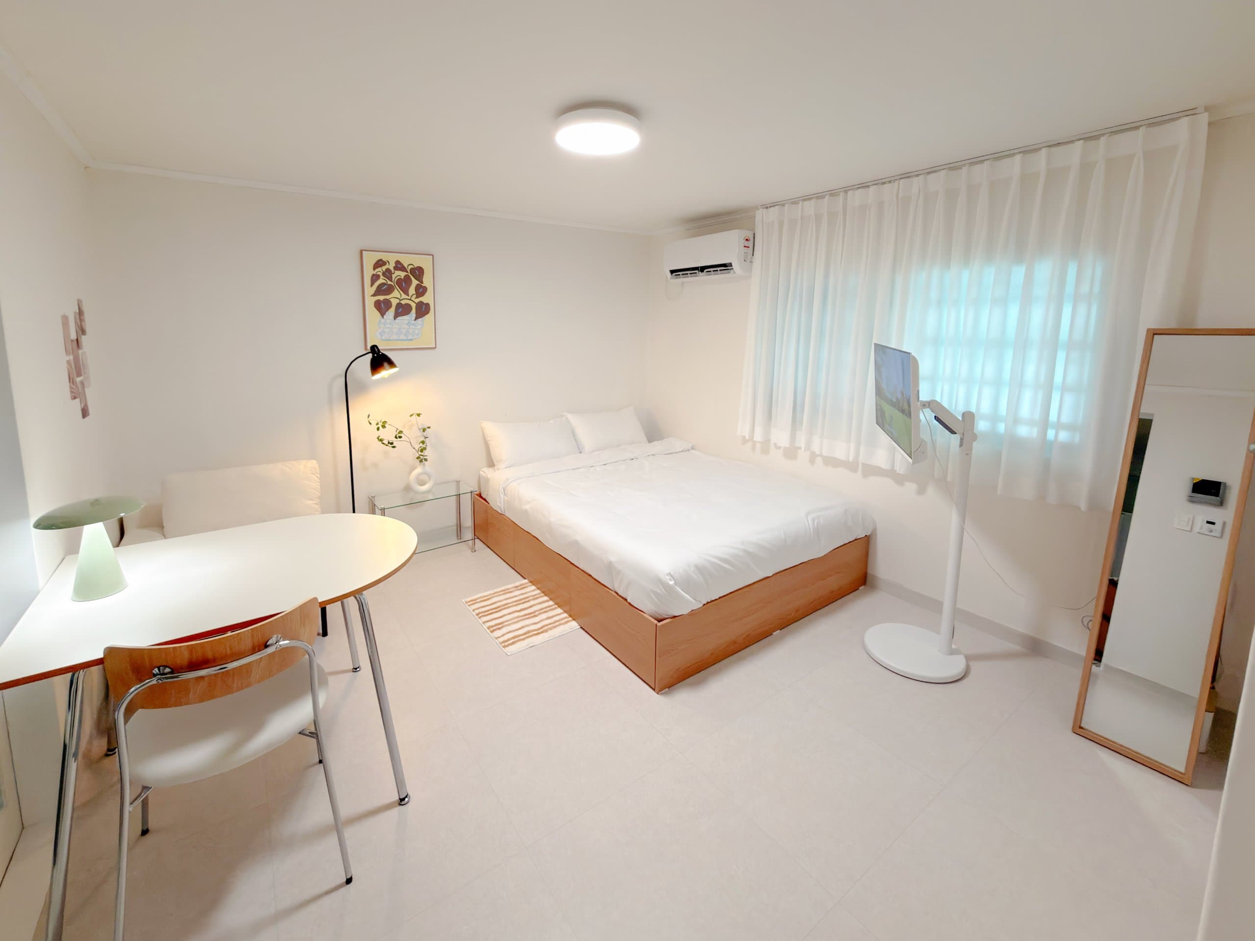5 min from Eonju Station, 8 min from Yeoksam Station, Fully Furnished, Grand Opening Special — photo 1 of 20
