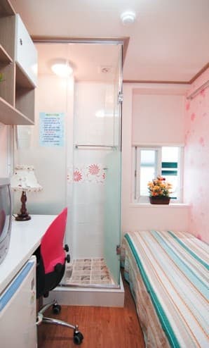 Single Shower Room — photo 1 of 5
