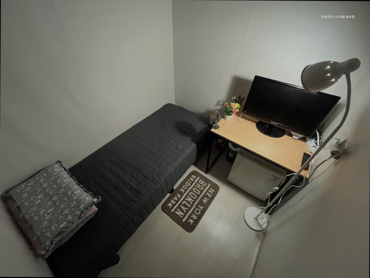 Inner Window Room (Deposit 30,000 won) — photo 2 of 3