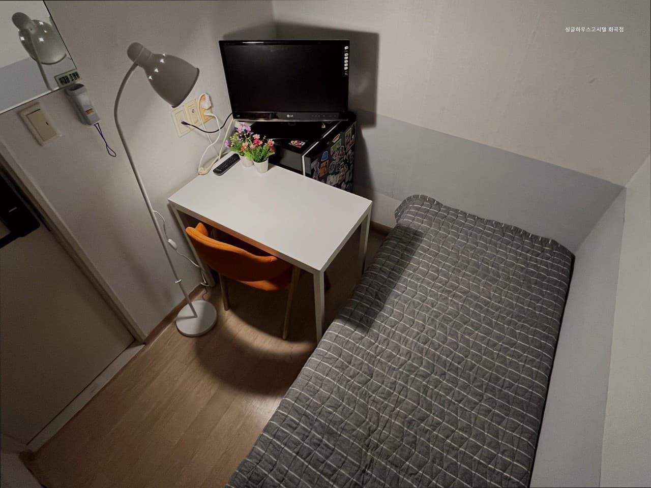 Exterior Window Room (Mini Room) - Deposit 30,000 Won — photo 3 of 3
